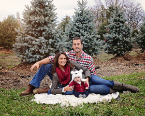 family portraits, family pictures, Holiday family pictures, Fort Wayne Photographer, Columbia City Photographer, outdoor family pictures, Christmas family photos
