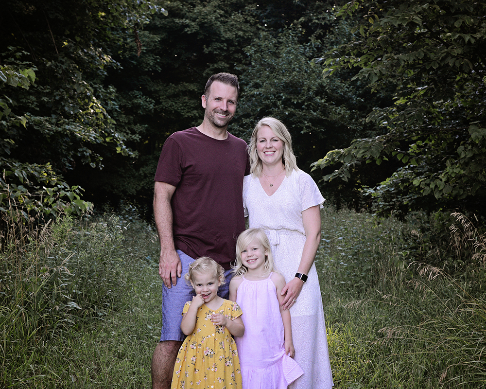 outdoor family portraits, family portraits with girls, family portraits with young children